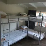 Cedar Inn & Suites