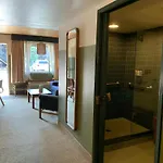 Station House Inn South Lake Tahoe, By Oliver