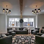 Luxurious South Lake Tahoe Lodge Less Than 2 Mi To Lake!