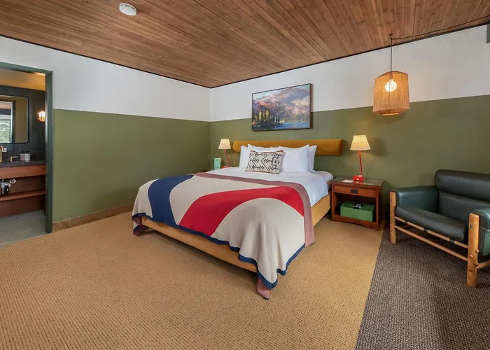 Station House Inn South Lake Tahoe, By Oliver