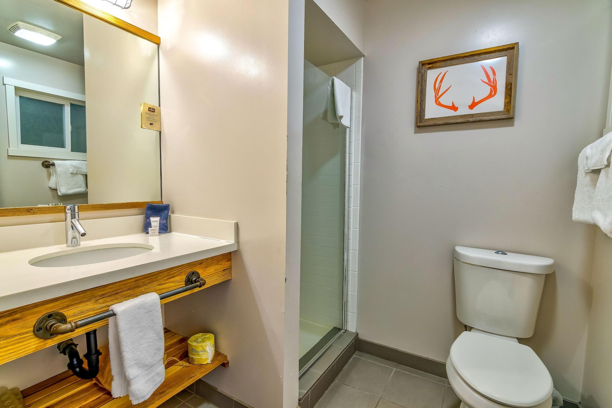 Hotel Basecamp Tahoe South 3*