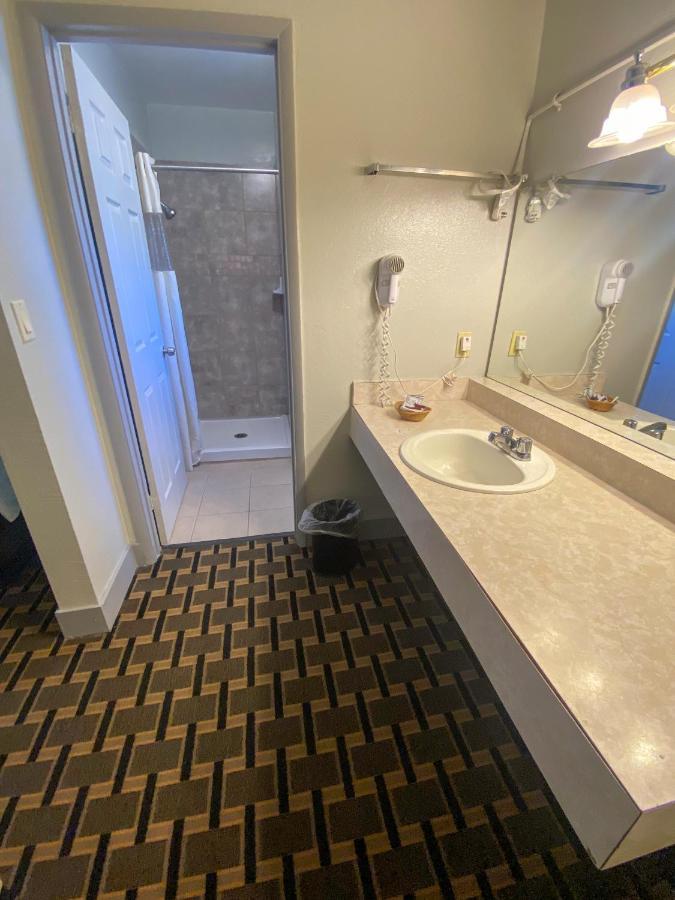 Budget At The Heavenly Gondola Motel 2*