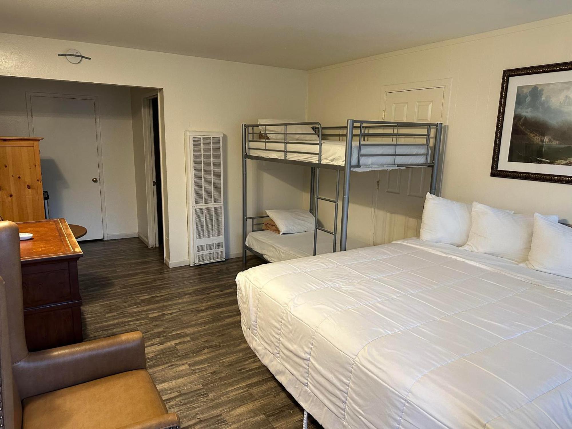 Big Pines Mountain House Motel