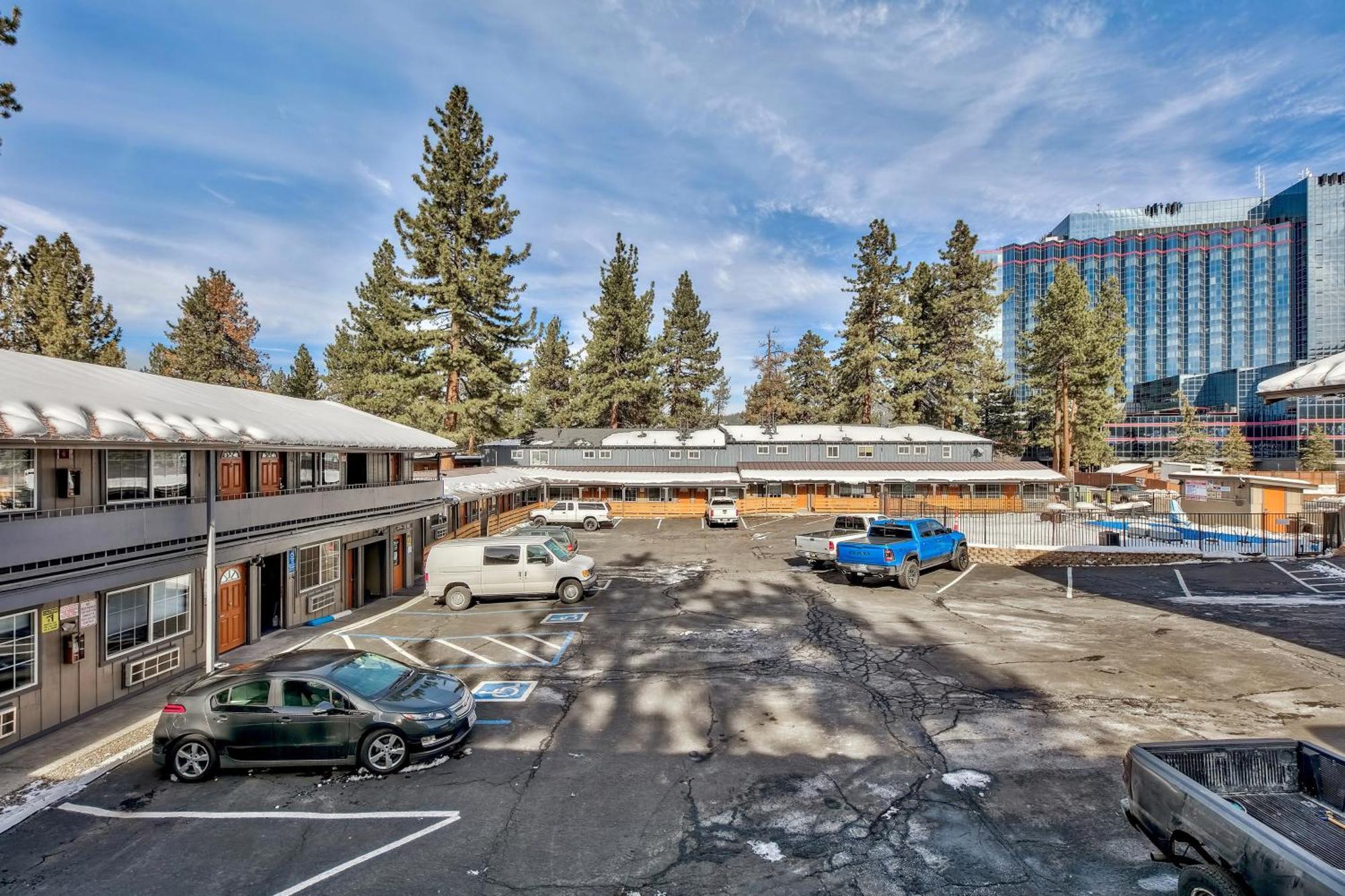 Blue Jay Hotel 2*