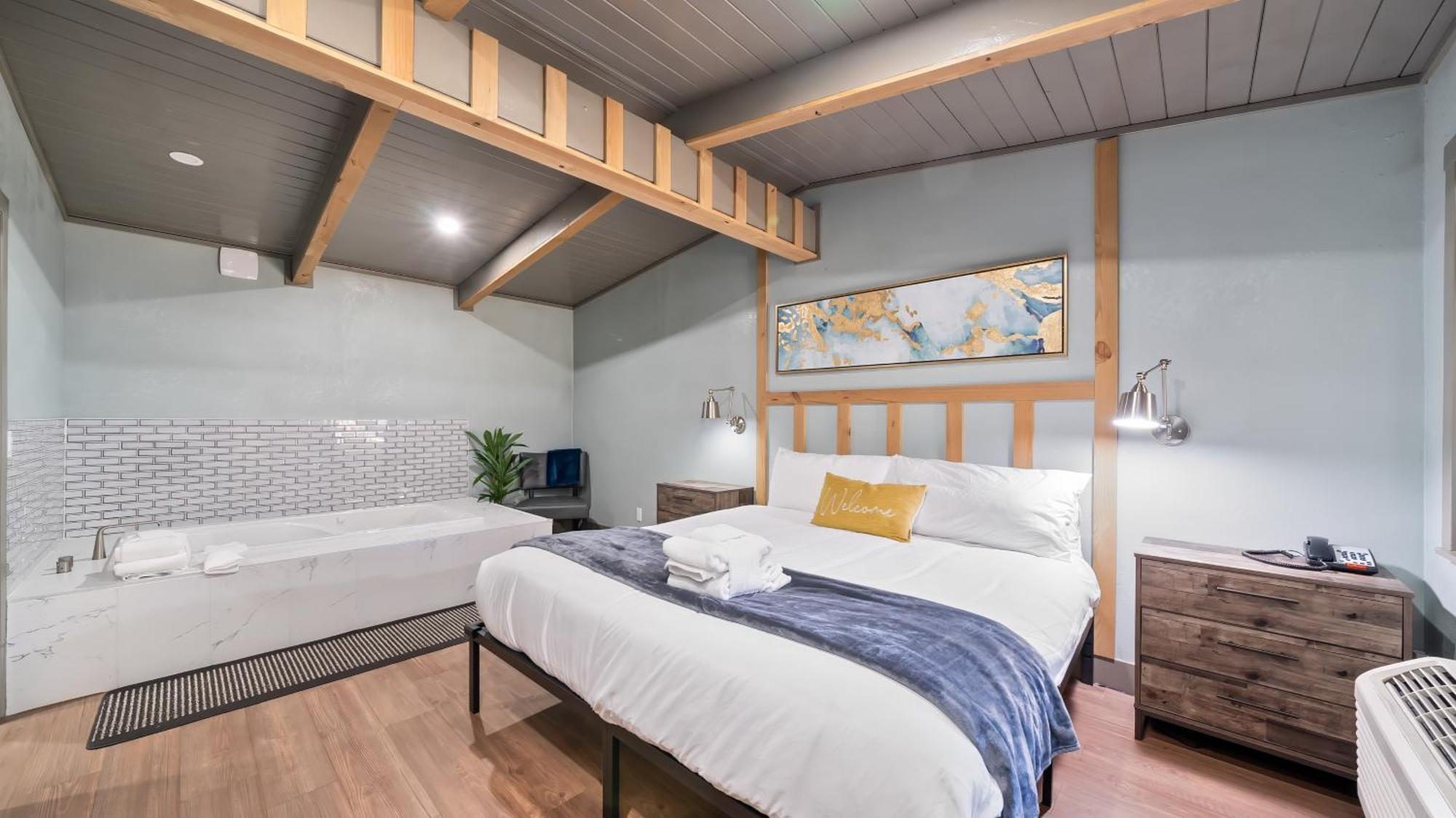 Hotel Blue Jay