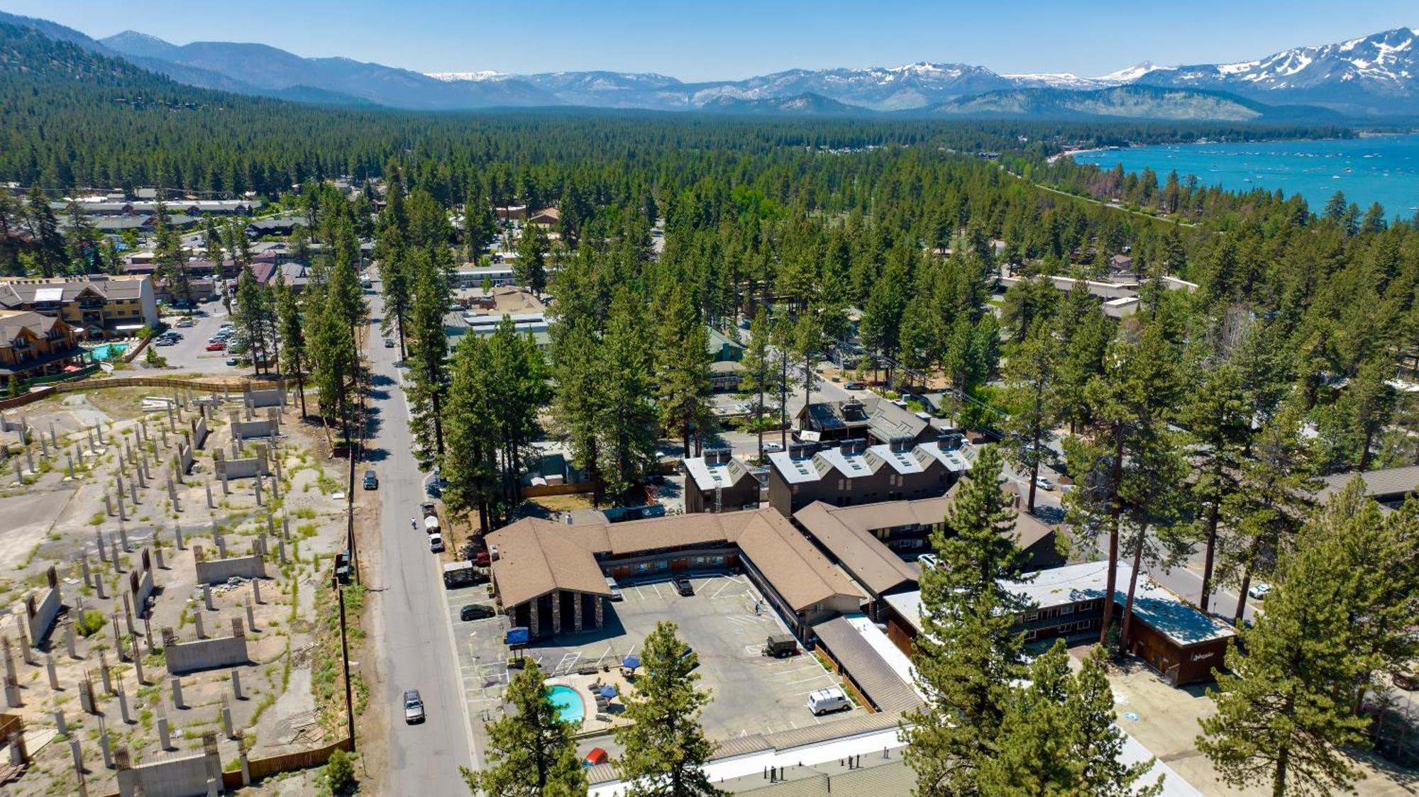 Blue Jay Hotel 2*