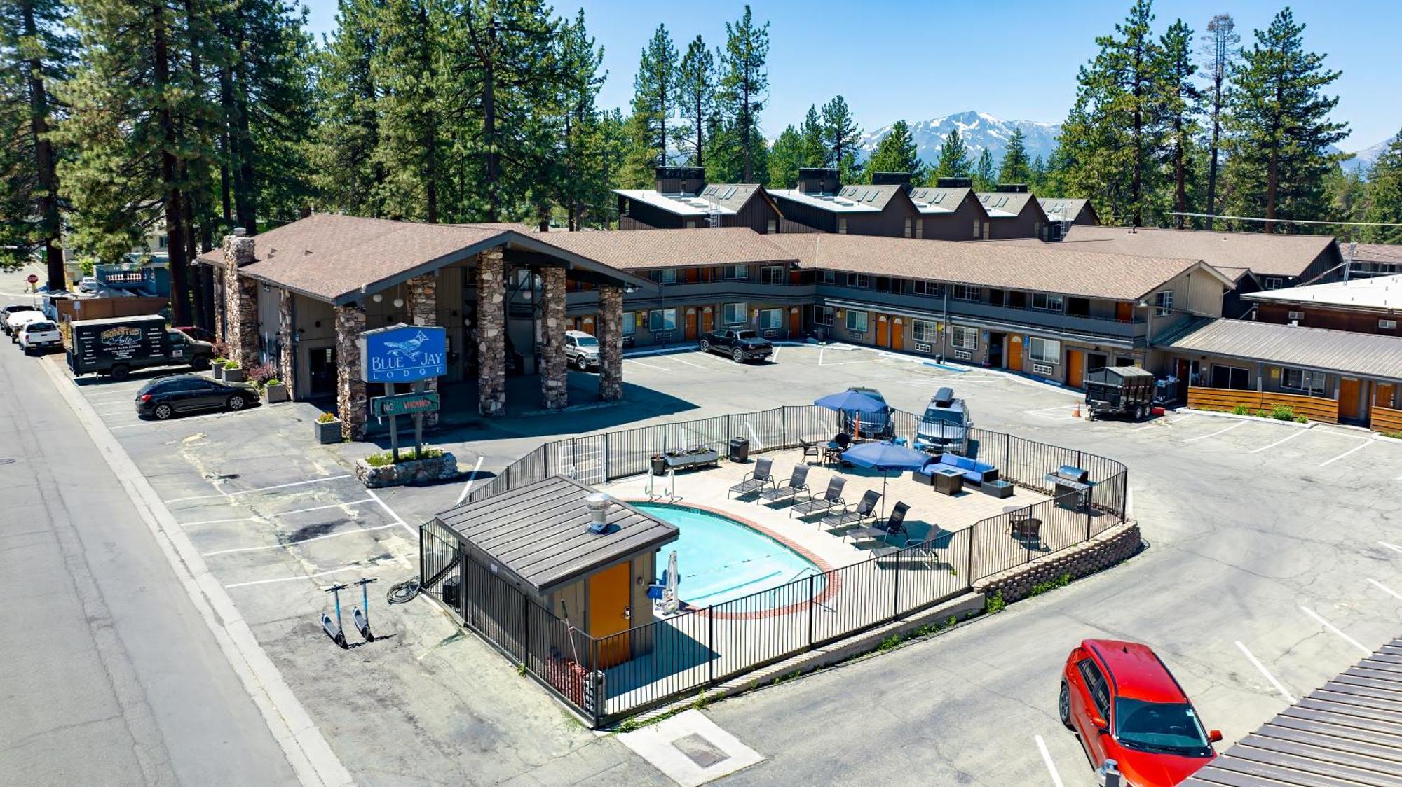 Hotel Blue Jay 2*