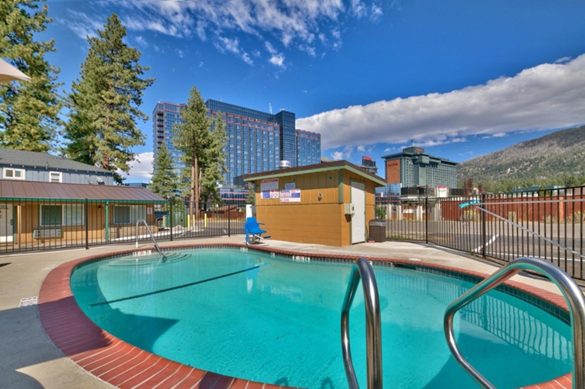 Hotel Blue Jay