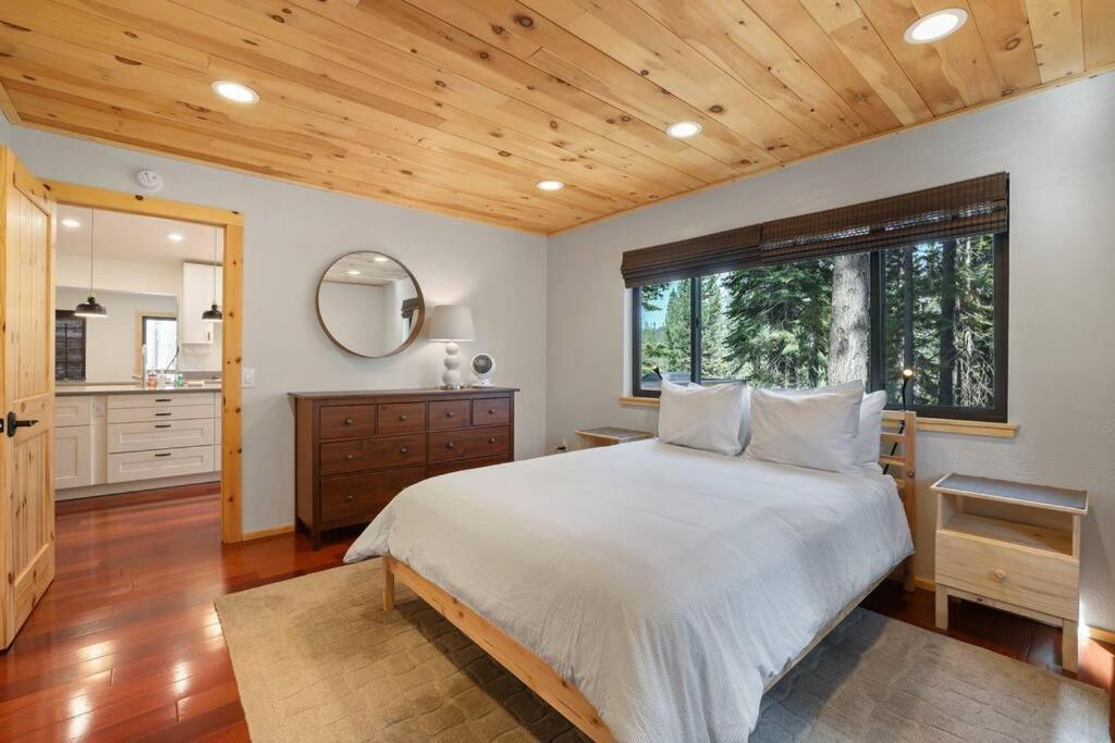 Mountain Pine Memories - Dogs - Hot Tub - E-bikes Holiday home South Lake Tahoe