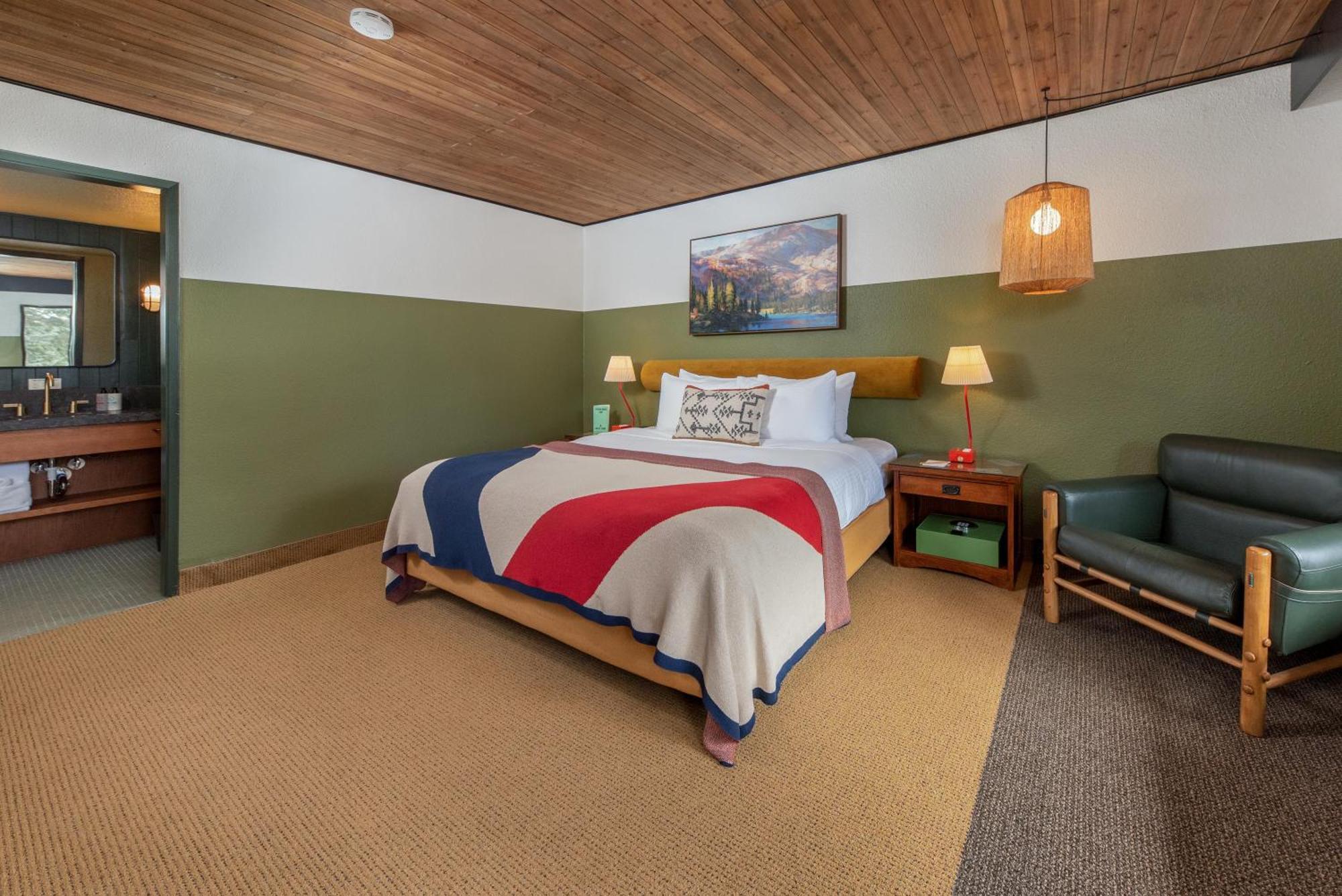 Station House South Tahoe, By Oliver 3*