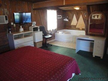 Pinewood Motel *