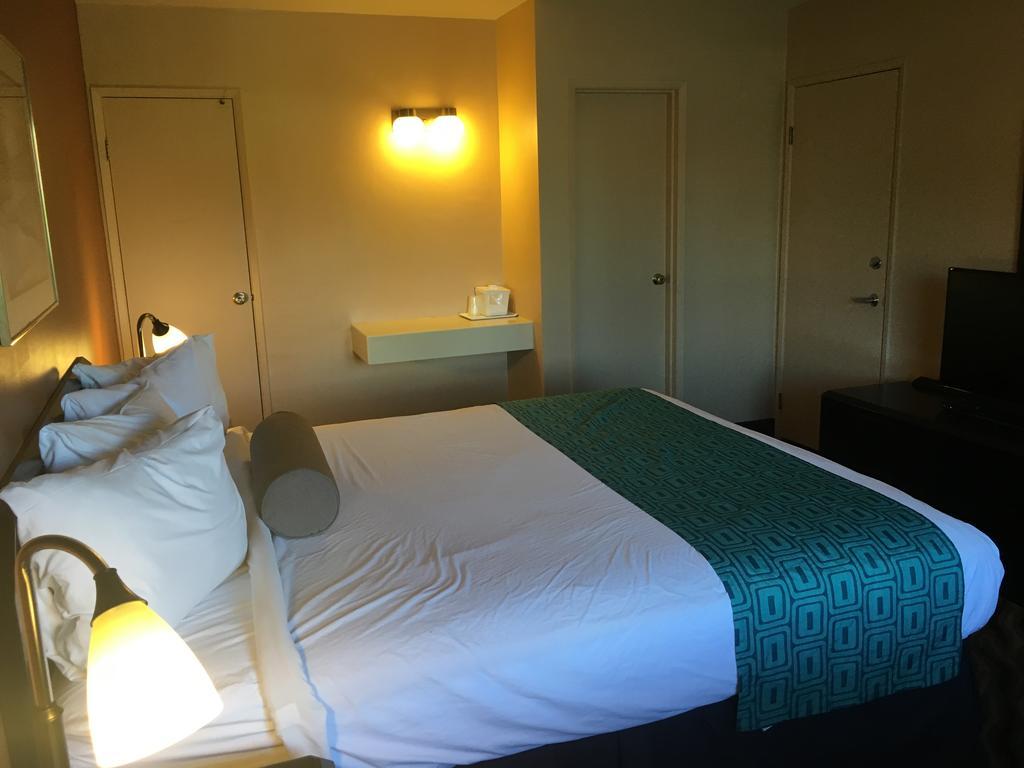 Howard Johnson By Wyndham South Tahoe Hotel