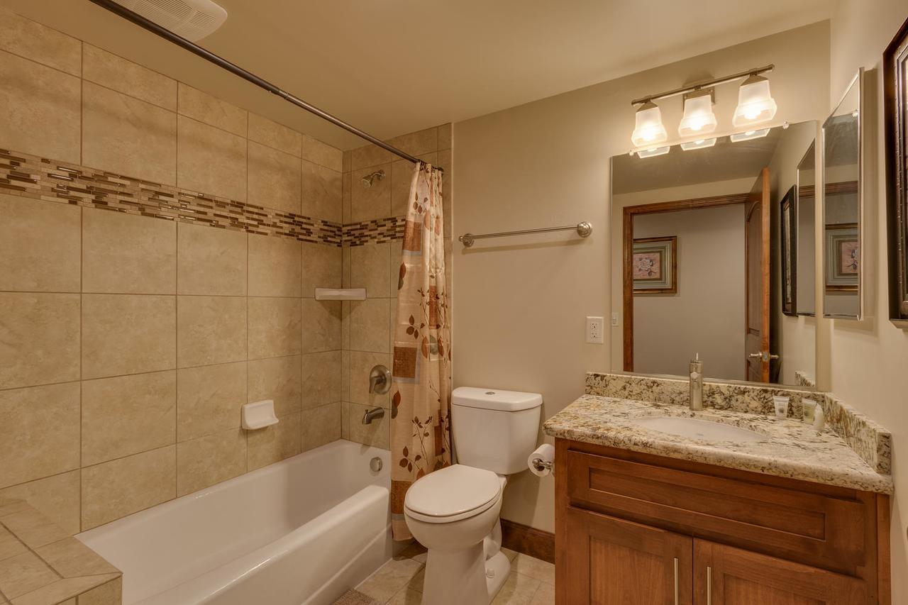 Tahoe Woods Escape - Three Bedroom Holiday home