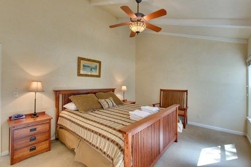 1261 Country Club Drive Hotel
