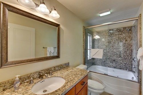 Hotel 1261 Country Club Drive 4*