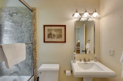 1261 Country Club Drive Hotel 4*