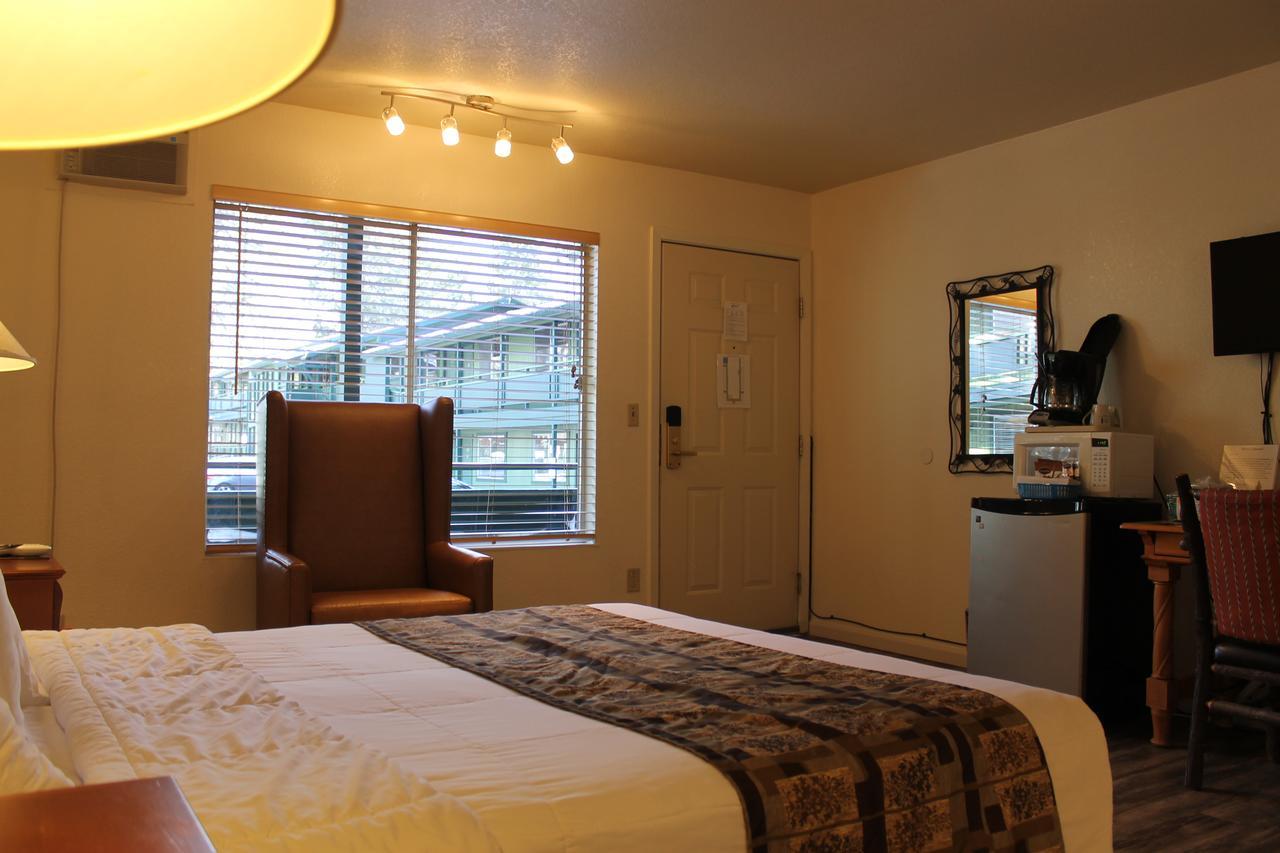Big Pines Mountain House Motel 2*