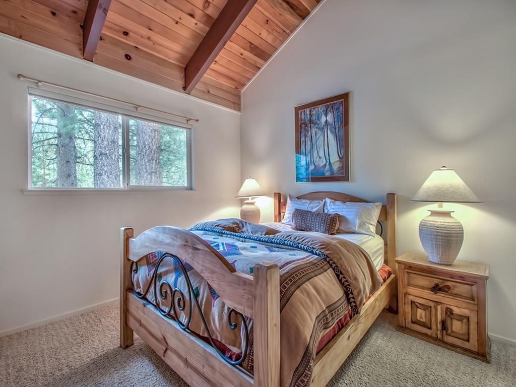 Cozy Tahoe Cabin Heavenly & Lakefront Holiday home