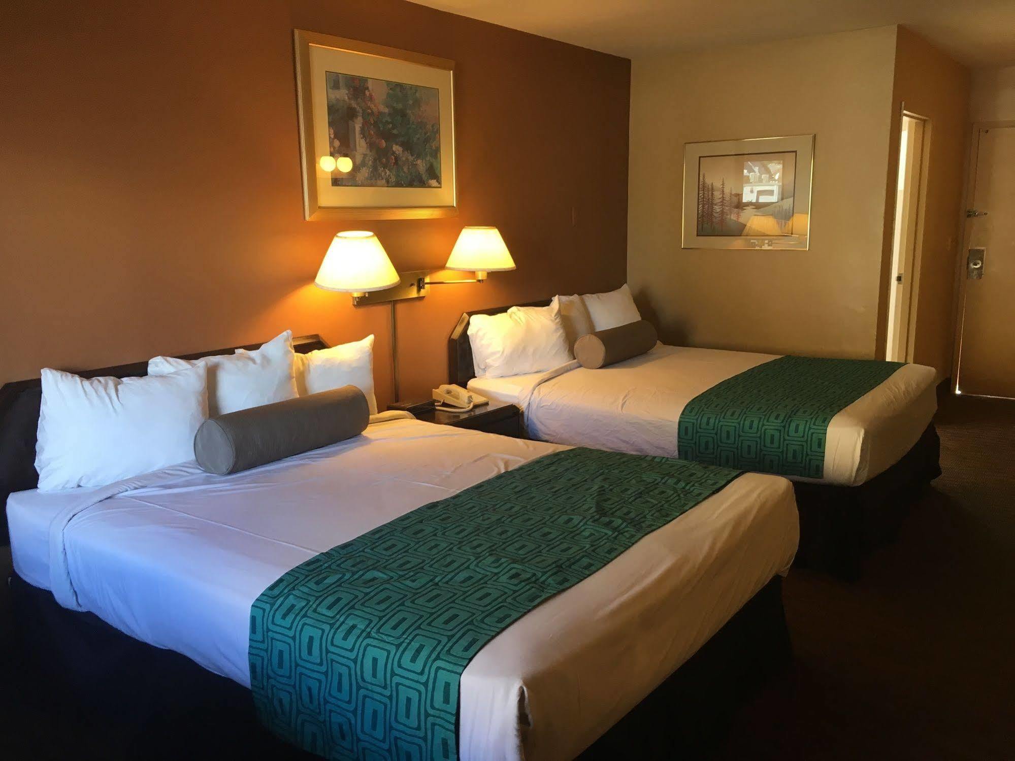 Howard Johnson By Wyndham South Tahoe Hotel South Lake Tahoe