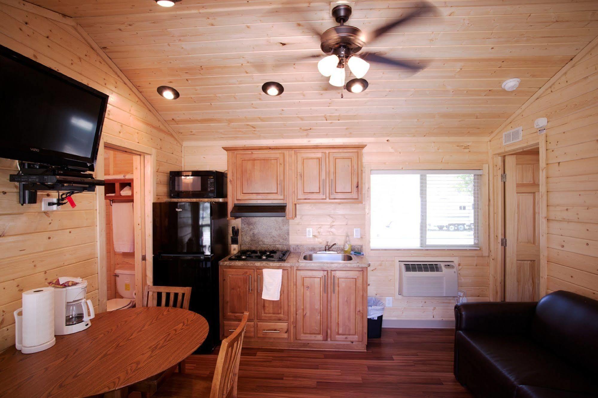 Tahoe Valley Hotel 2*
