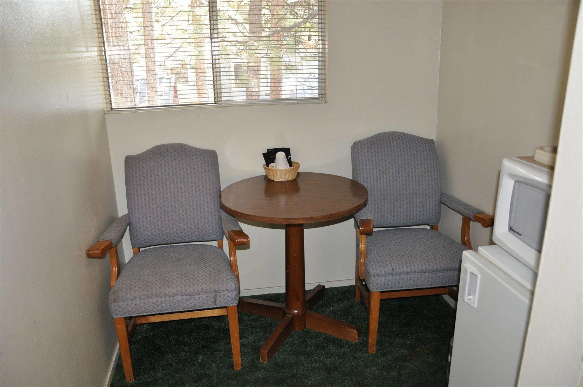 Cedar & Hotel 3*