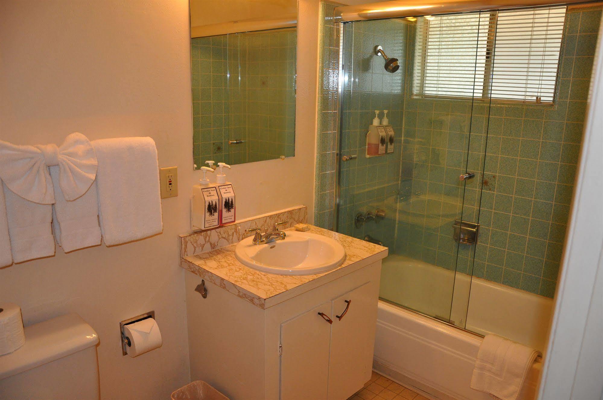 Cedar & Hotel 3*