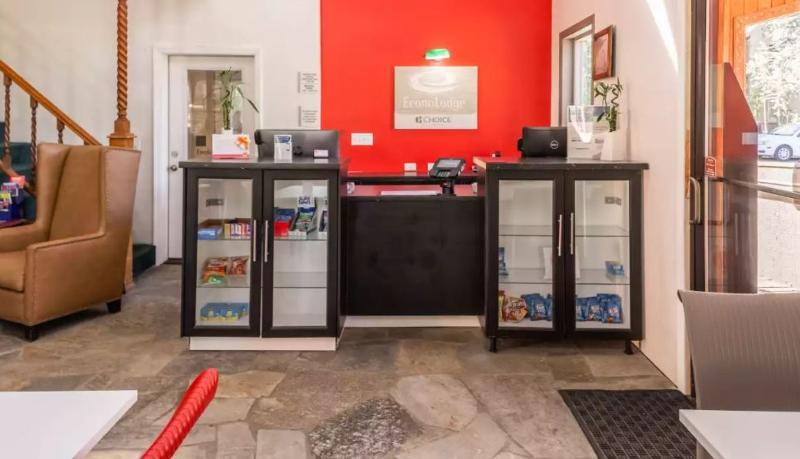 Econo & Heavenly Village Area Hotel