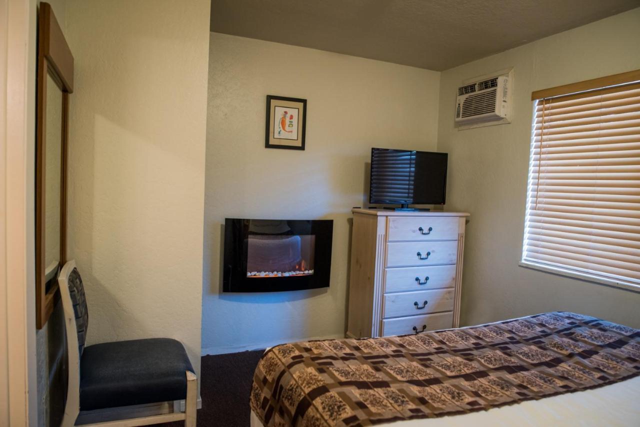 Big Pines Mountain House Motel 2*