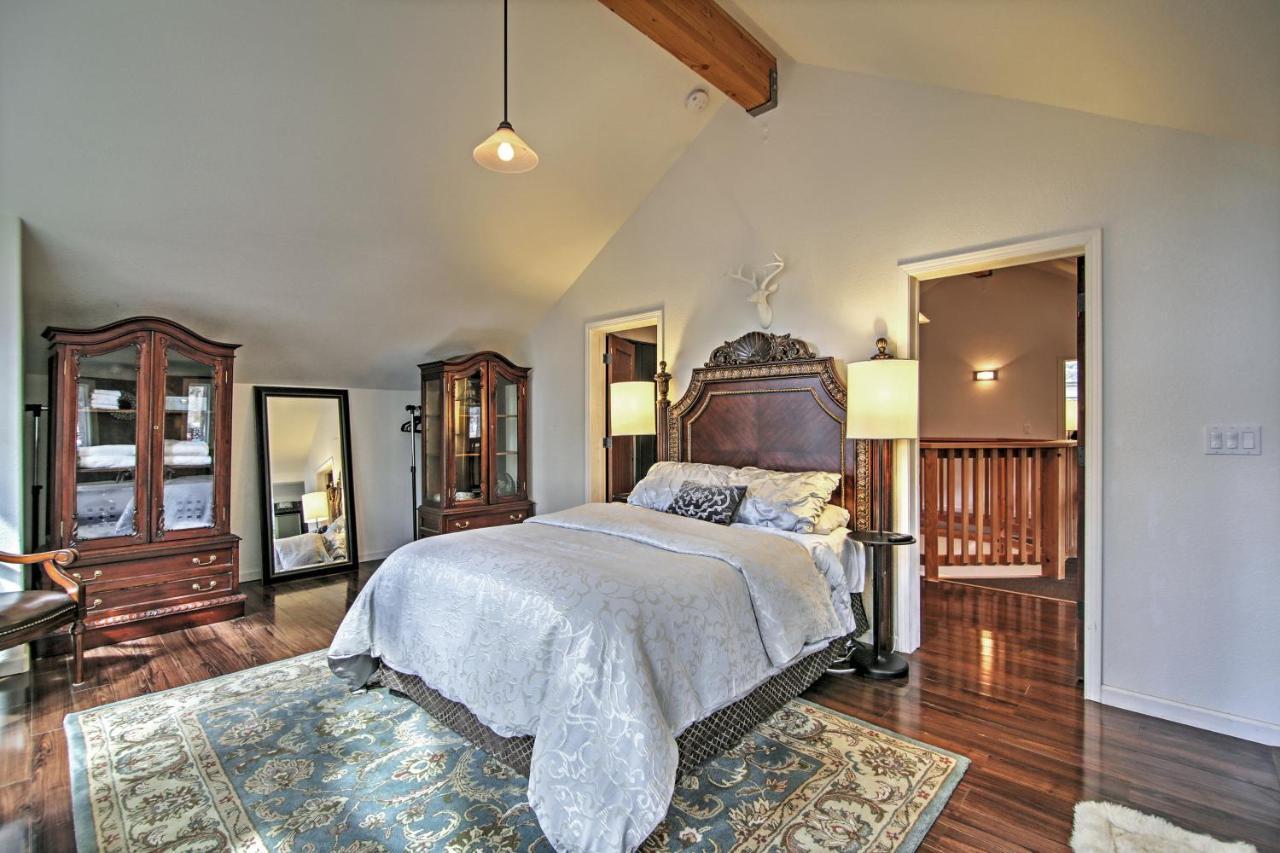 Luxurious South Tahoe Less Than 2 Mi To Lake! Holiday home South Lake Tahoe
