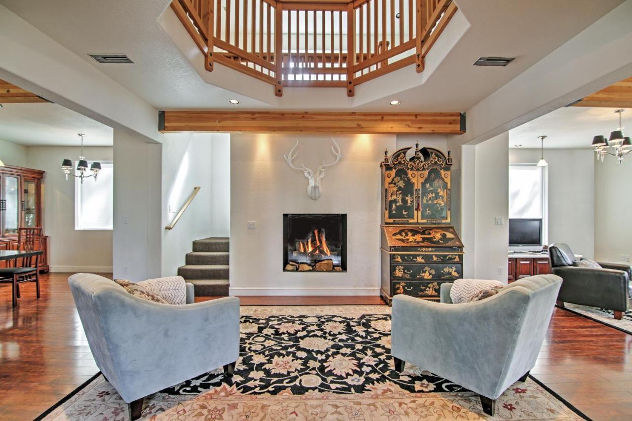 Holiday home Luxurious South Tahoe Less Than 2 Mi To Lake! *