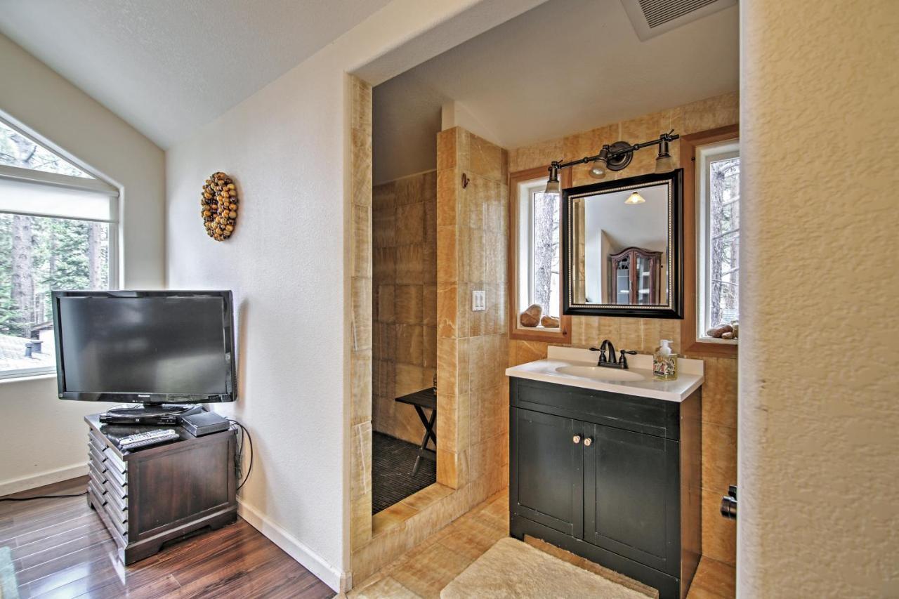 Luxurious South Tahoe Less Than 2 Mi To Lake!