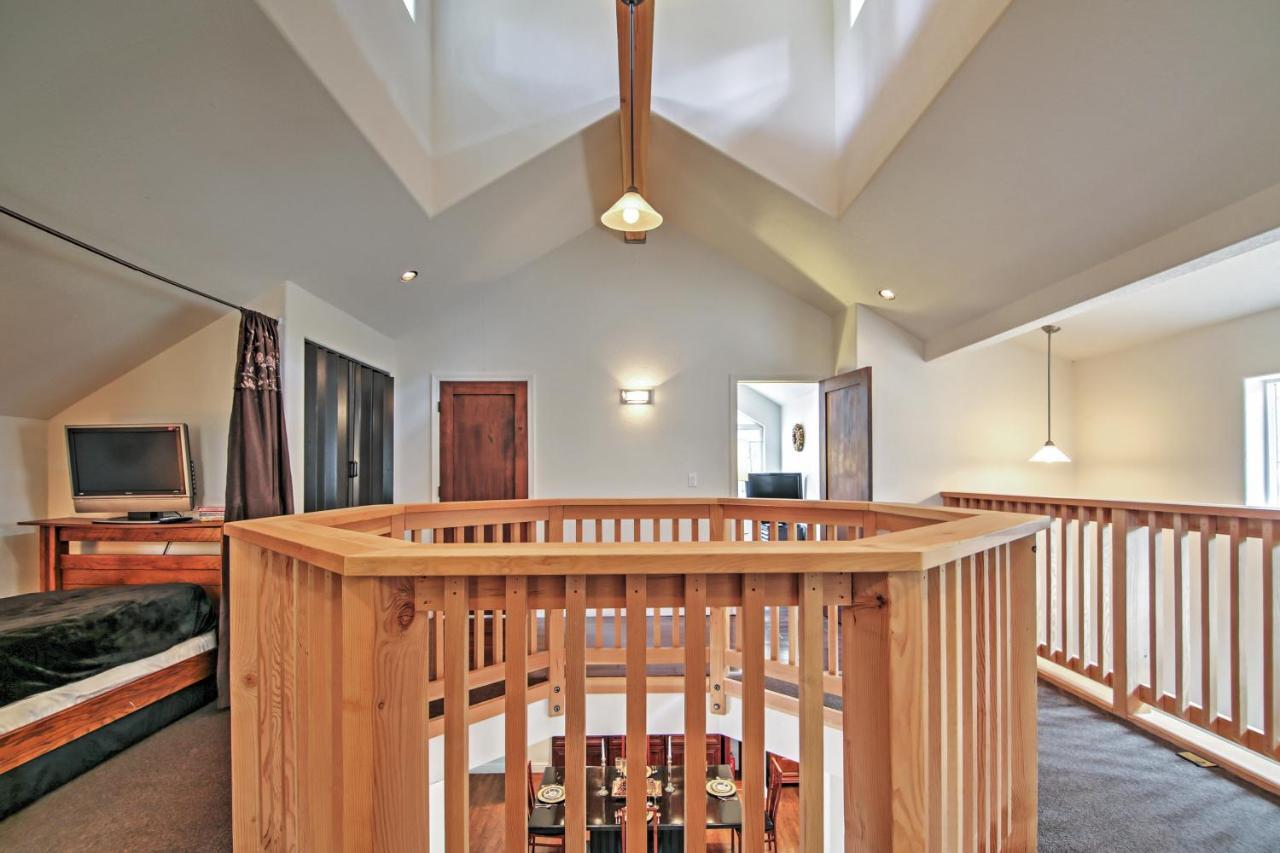 Luxurious South Tahoe Less Than 2 Mi To Lake! Holiday home