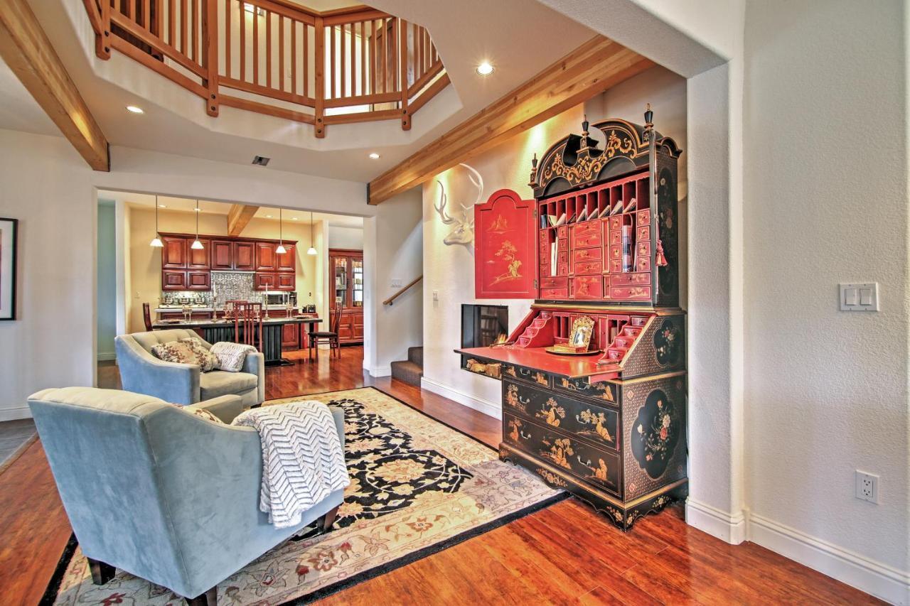 Holiday home Luxurious South Tahoe Less Than 2 Mi To Lake! *