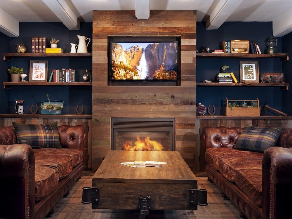 Hotel Basecamp Tahoe South