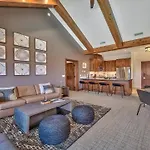 Luxury Residence - Gondola Across The Street Condo