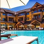 Luxury Residence - Gondola Across The Street Condo