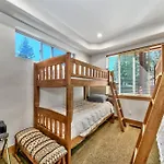 Tahoe Cozy Cabin, 2 Bedroom With A Gas Fireplace.