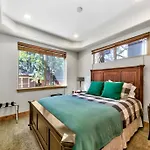 Tahoe Cozy Cabin, 2 Bedroom With A Gas Fireplace.