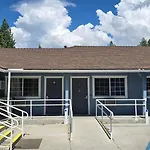 Bluebird Day Inn & Suites