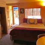 Holly\'S Place