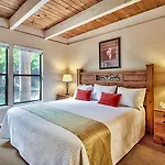South Lake Tahoe Resort - Steps To Beach & Close To Heavenly