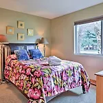 Quiet South Lake Tahoe Condo About 1 Mi To Keys Beach!