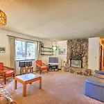 Quaint Pet-Friendly Cabin In South Lake Tahoe!
