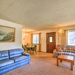 Quaint Pet-Friendly Cabin In South Lake Tahoe!