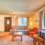 Quaint Pet-Friendly Cabin In South Lake Tahoe!