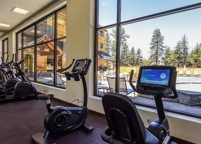 Luxury Residence - Gondola Across The Street Condo