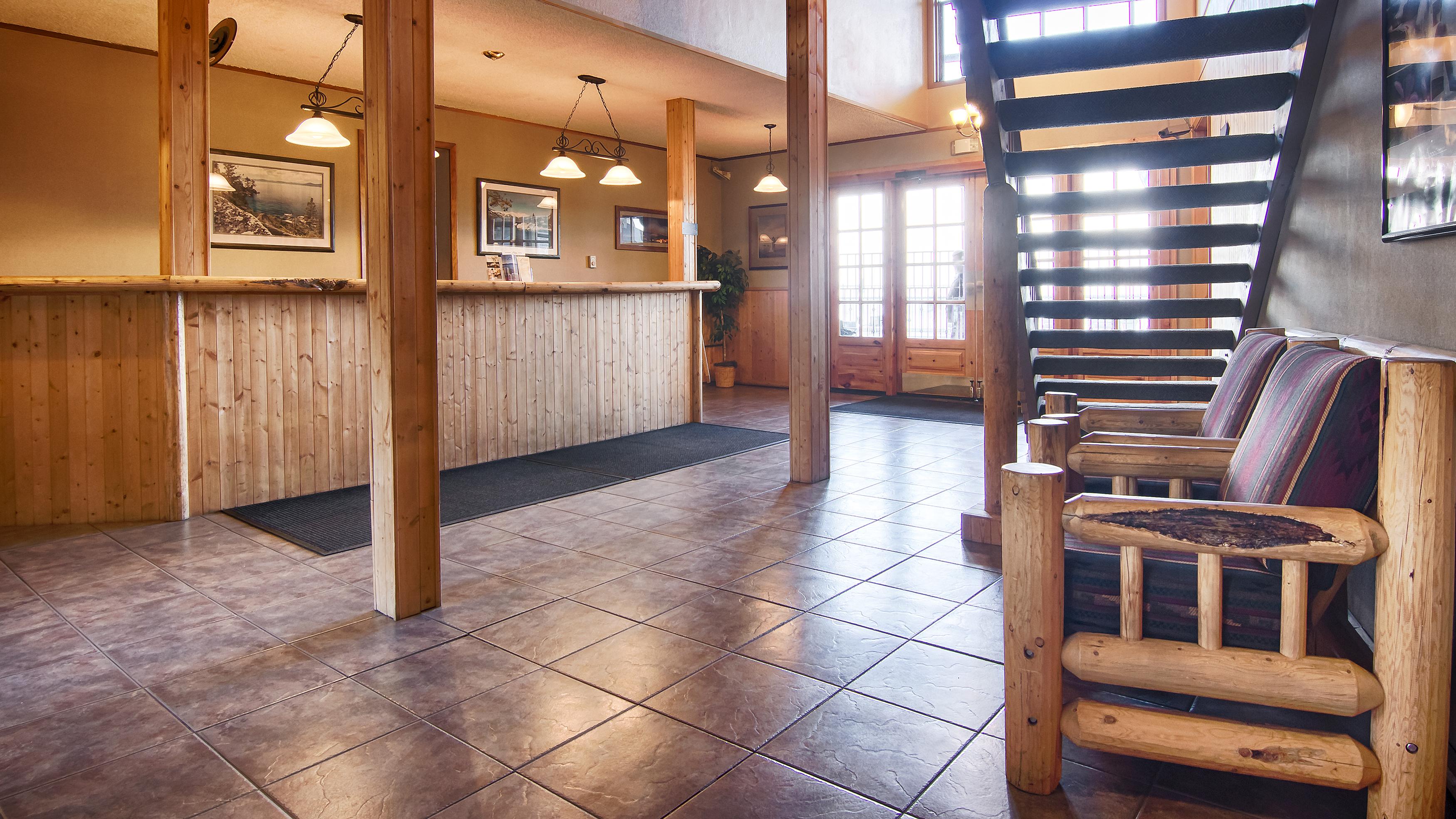 Lodge Tahoe Lakeshore & *
