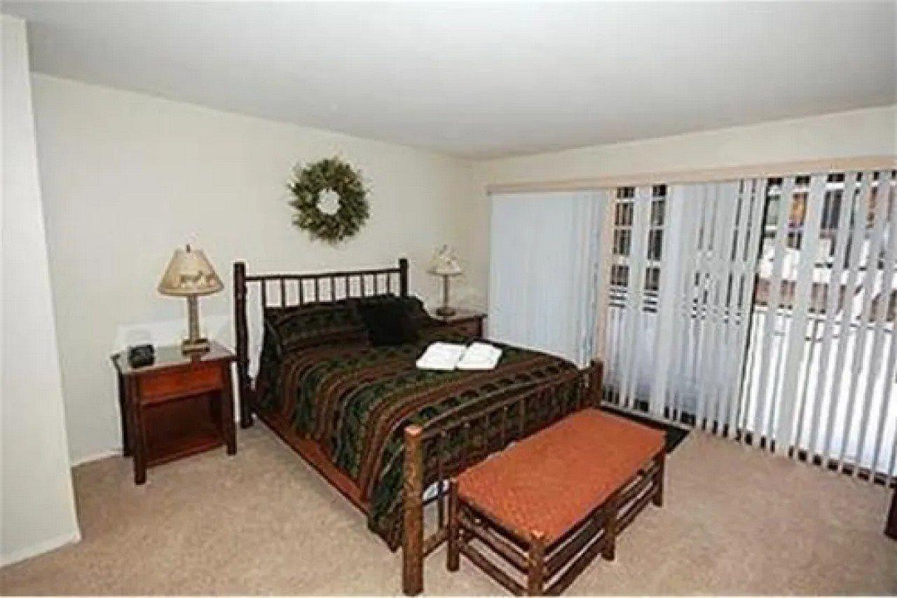 533 Emerald Drive Apartment