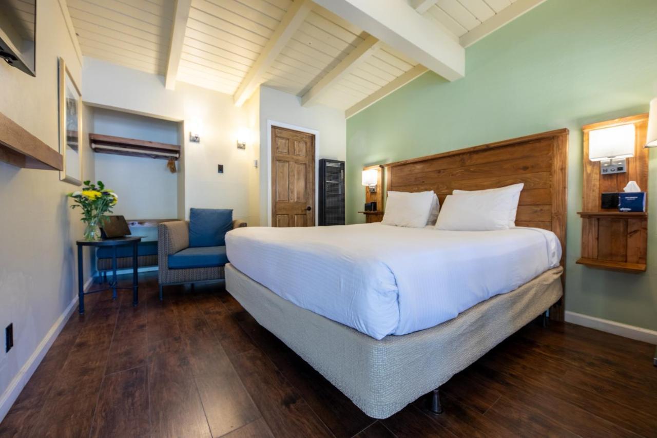 Hotel Emerald Bay