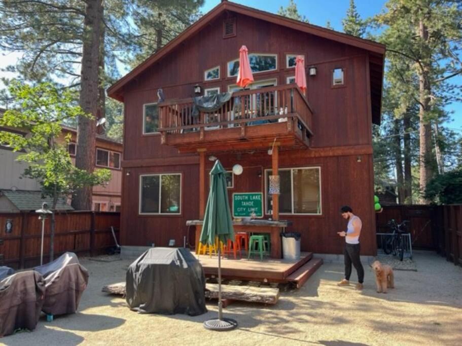 Tahoe Cozy Cabin, 2 Bedroom With A Gas Fireplace.